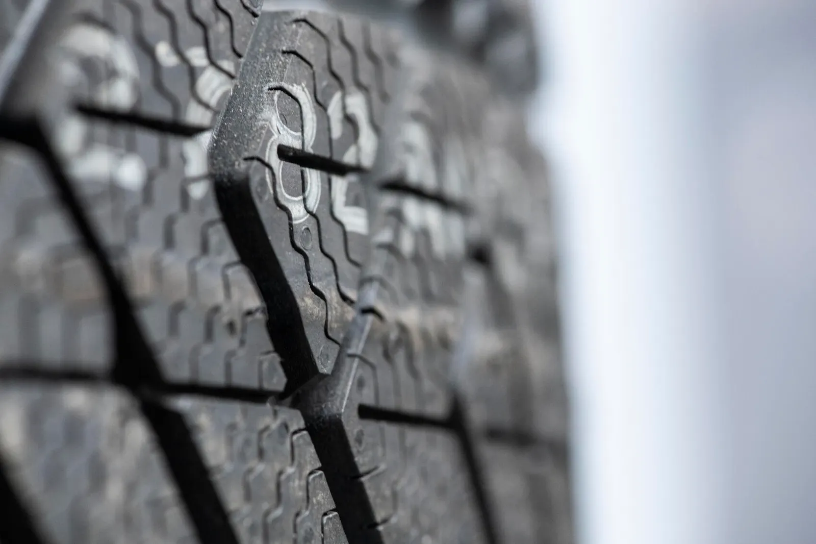 Close-up of a tyre tread with the sipes of the tread blocks.