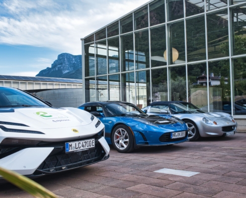 Lotus Emeya, Tesla Roadster und die erste Lotus Elise